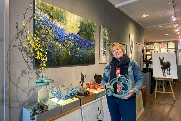 keramiste Corrie Zevenbergen en vele anderen in Galerie de Hollandsche Maagd